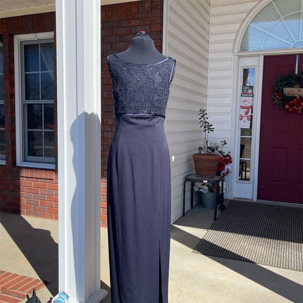 Marie St.Clair Evenings Women's Size 6 Blue Sleeveless Formal Prom Wedding Gown